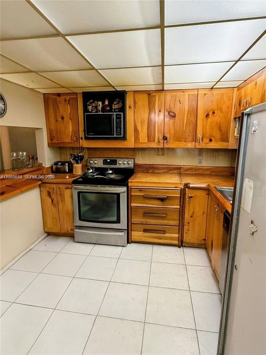 For Sale: $505,000 (1 beds, 1 baths, 870 Square Feet)