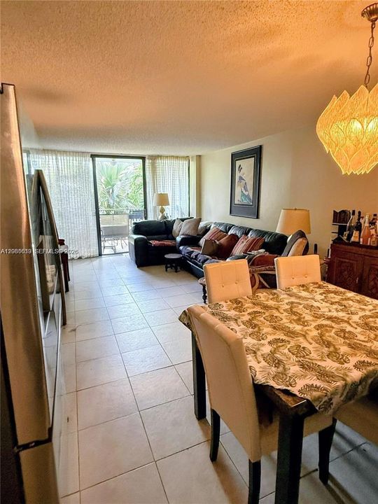 For Sale: $505,000 (1 beds, 1 baths, 870 Square Feet)