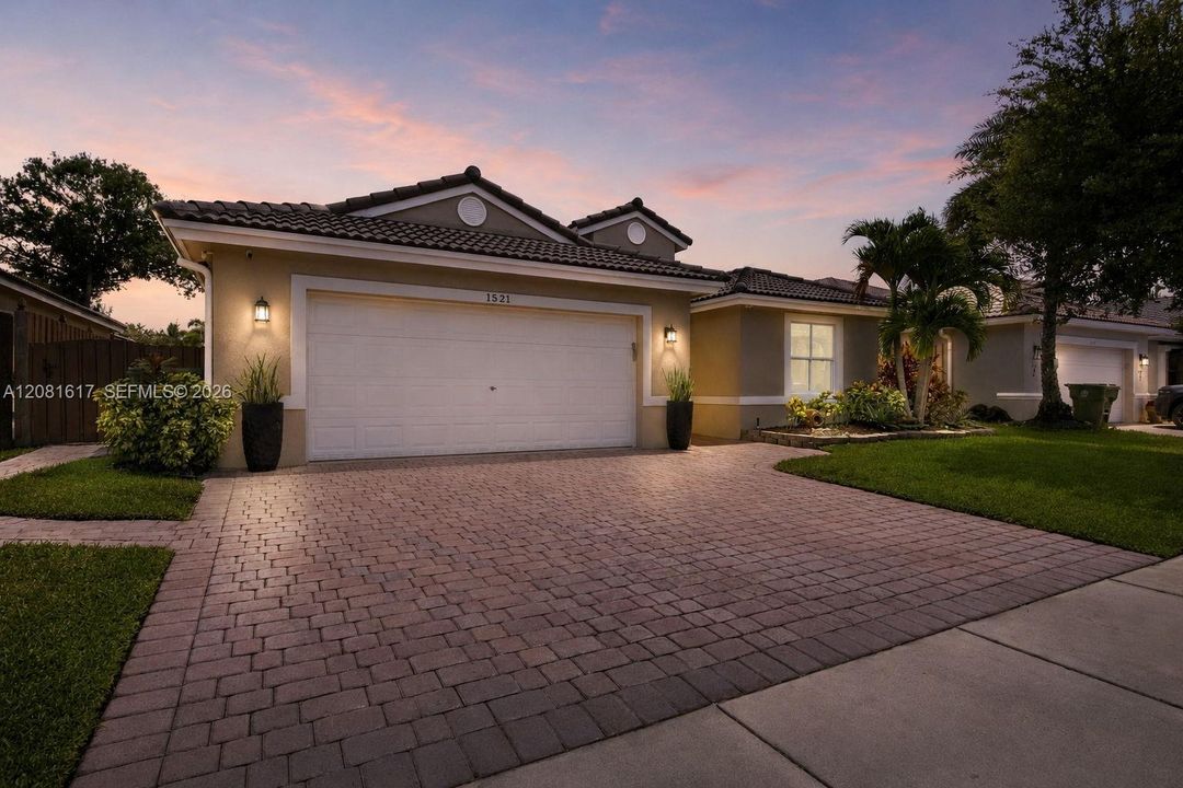 En Venta: $758,000 (4 camas, 3 baños, 2054 Pies cuadrados)