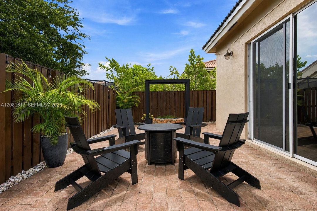 En Venta: $758,000 (4 camas, 3 baños, 2054 Pies cuadrados)