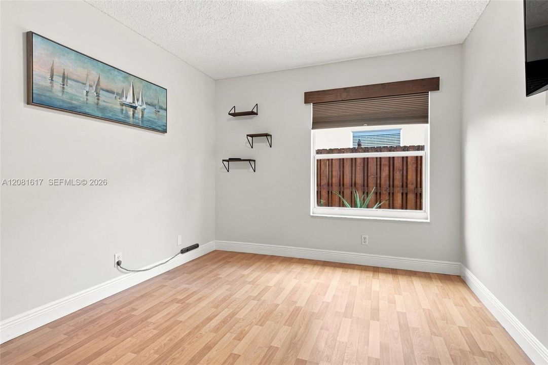 En Venta: $758,000 (4 camas, 3 baños, 2054 Pies cuadrados)