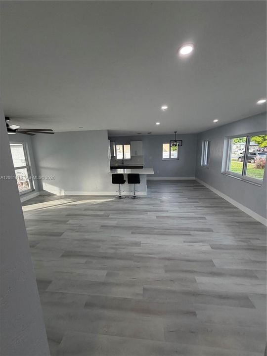 На продажу: $199,900 (2 спален, 1 ванн, 1056 Квадратных фут)