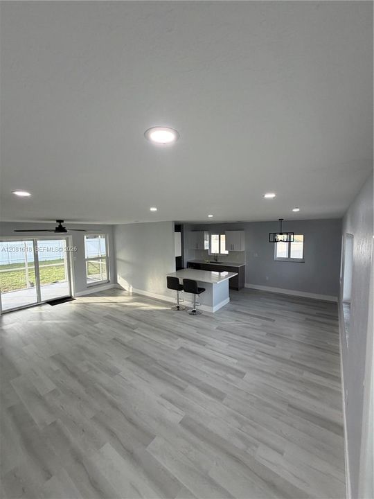 На продажу: $199,900 (2 спален, 1 ванн, 1056 Квадратных фут)
