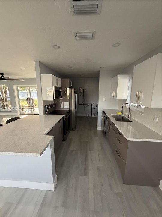 На продажу: $199,900 (2 спален, 1 ванн, 1056 Квадратных фут)