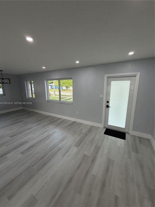 На продажу: $199,900 (2 спален, 1 ванн, 1056 Квадратных фут)