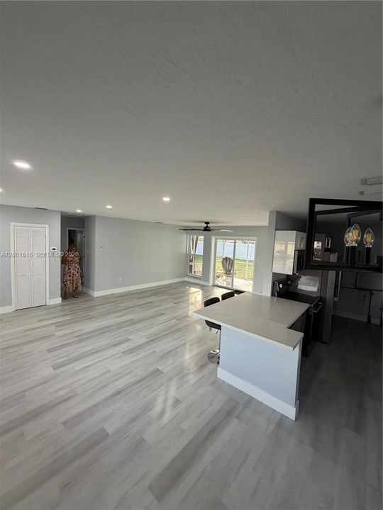 На продажу: $199,900 (2 спален, 1 ванн, 1056 Квадратных фут)