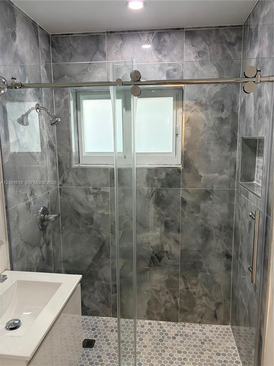 На продажу: $199,900 (2 спален, 1 ванн, 1056 Квадратных фут)