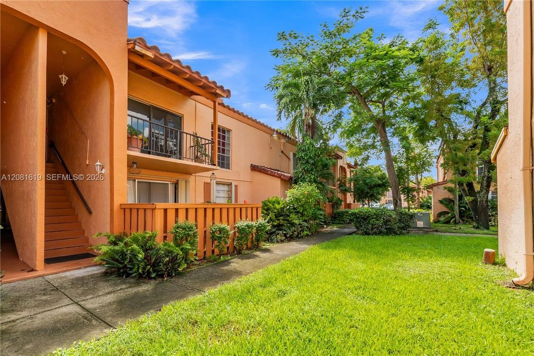 For Sale: $179,900 (1 beds, 1 baths, 672 Square Feet)