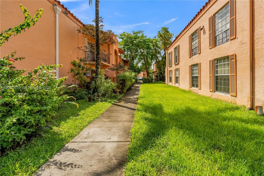 For Sale: $179,900 (1 beds, 1 baths, 672 Square Feet)