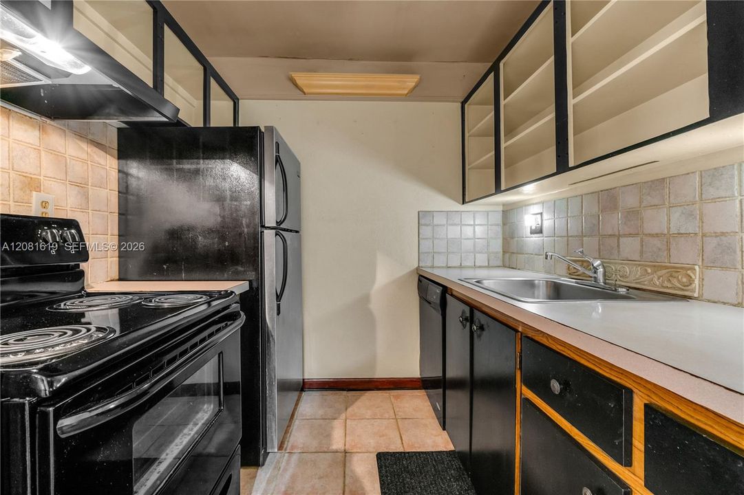 For Sale: $179,900 (1 beds, 1 baths, 672 Square Feet)