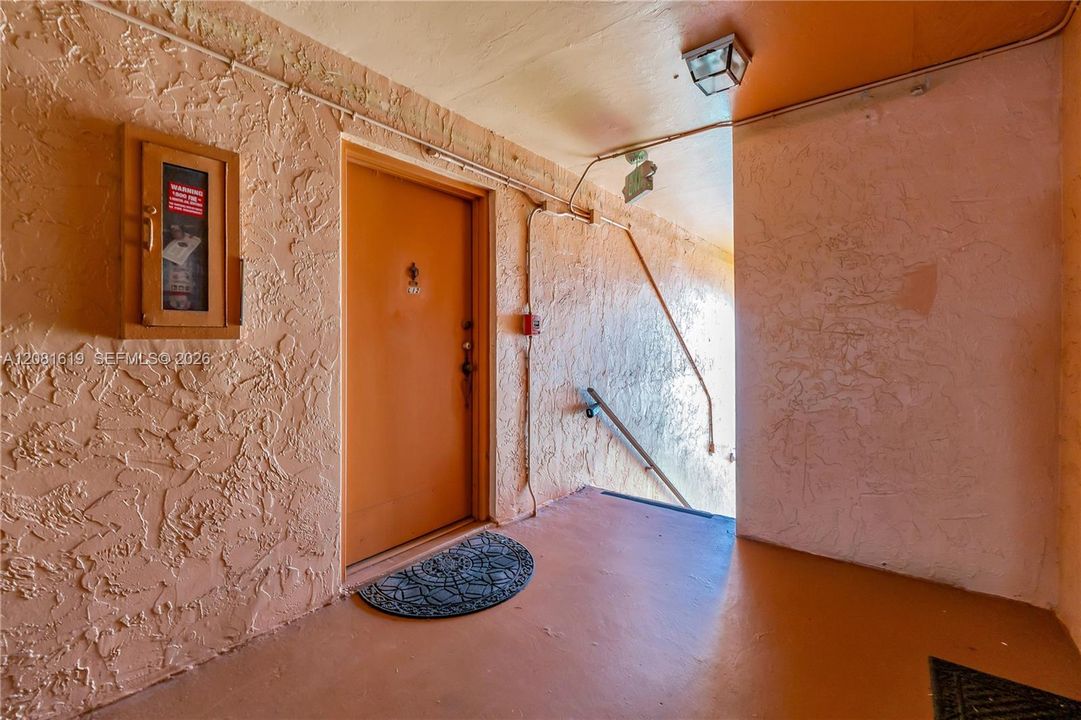 For Sale: $179,900 (1 beds, 1 baths, 672 Square Feet)