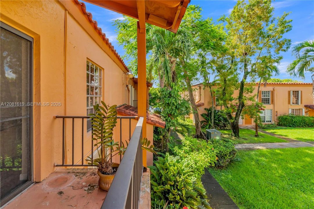 For Sale: $179,900 (1 beds, 1 baths, 672 Square Feet)