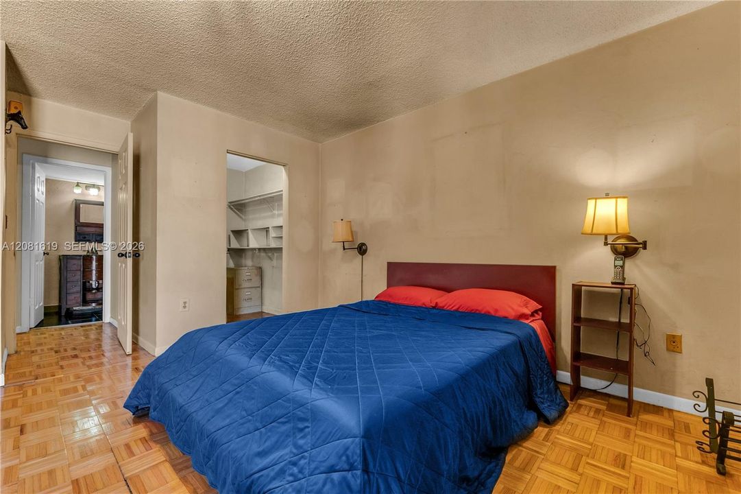 For Sale: $179,900 (1 beds, 1 baths, 672 Square Feet)