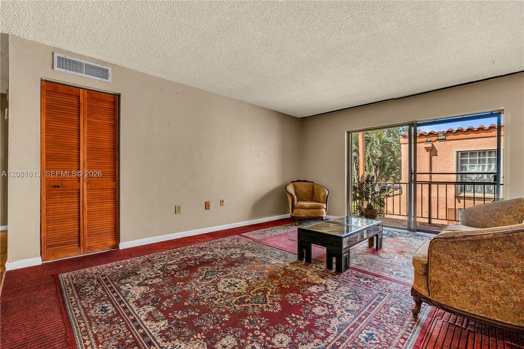 For Sale: $179,900 (1 beds, 1 baths, 672 Square Feet)