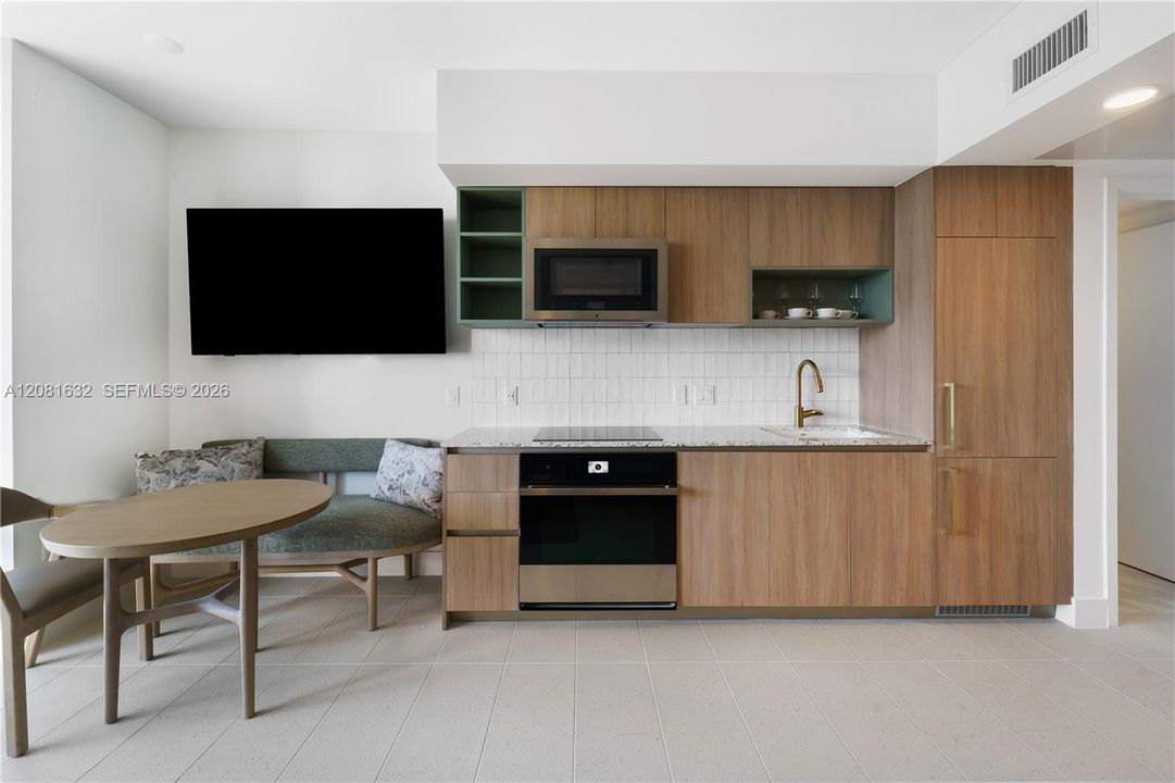 En Venta: $405,000 (0 camas, 1 baños, 367 Pies cuadrados)