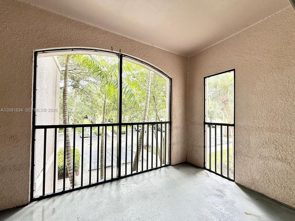 For Rent: $2,350 (2 beds, 1 baths, 987 Square Feet)