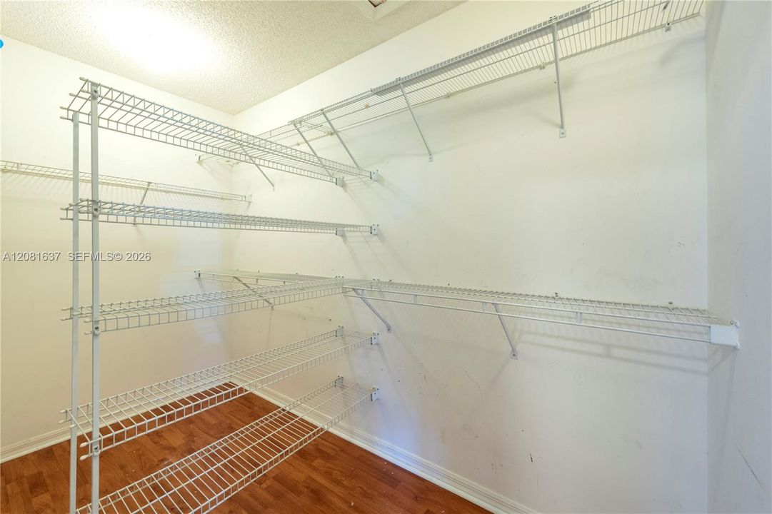 En Renta: $4,500 (4 camas, 2 baños, 2530 Pies cuadrados)