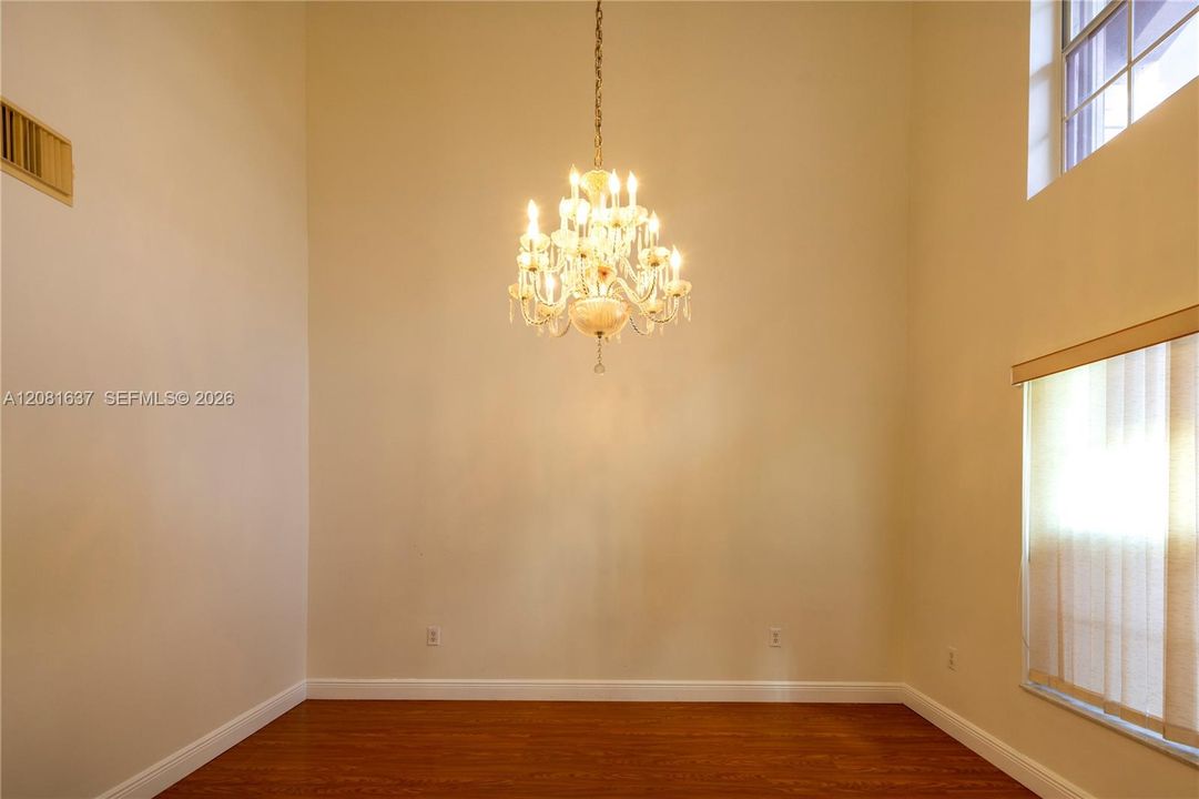 En Renta: $4,500 (4 camas, 2 baños, 2530 Pies cuadrados)