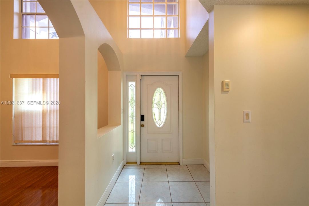 En Renta: $4,500 (4 camas, 2 baños, 2530 Pies cuadrados)