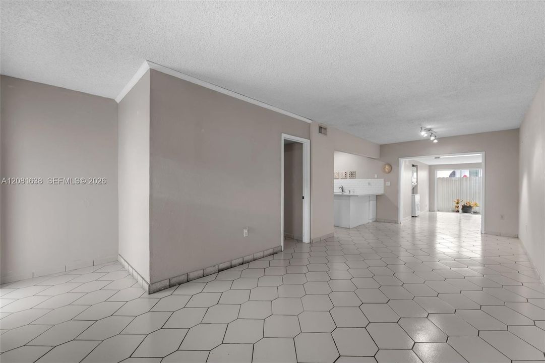 En Venta: $459,900 (3 camas, 2 baños, 840 Pies cuadrados)