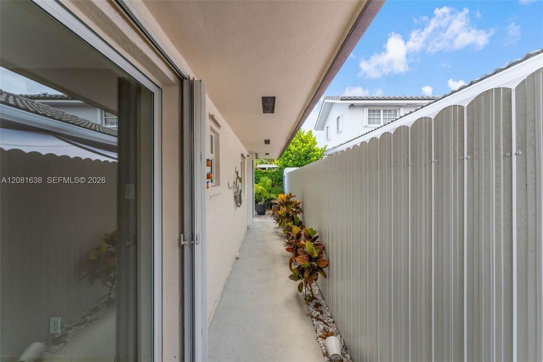 En Venta: $459,900 (3 camas, 2 baños, 840 Pies cuadrados)