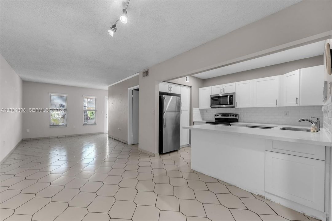 En Venta: $459,900 (3 camas, 2 baños, 840 Pies cuadrados)