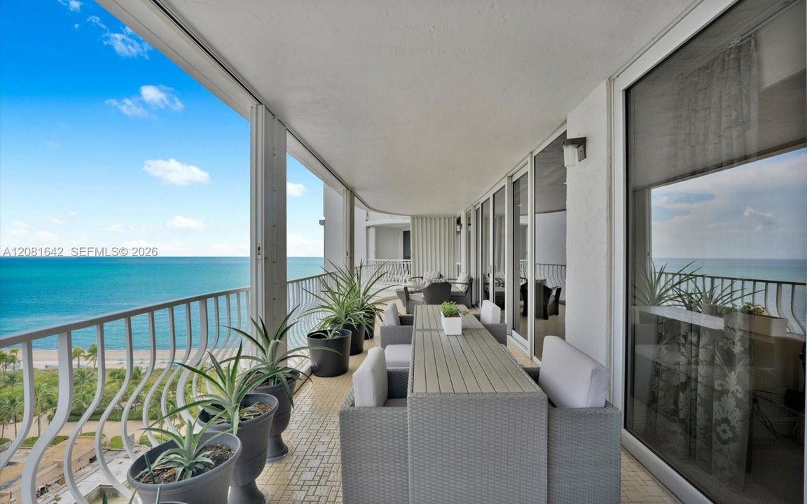 En Venta: $1,995,000 (2 camas, 3 baños, 2525 Pies cuadrados)