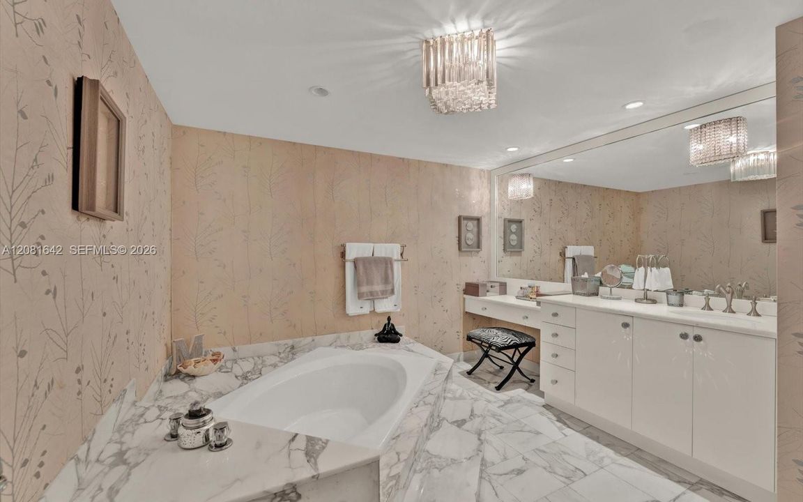 En Venta: $1,995,000 (2 camas, 3 baños, 2525 Pies cuadrados)