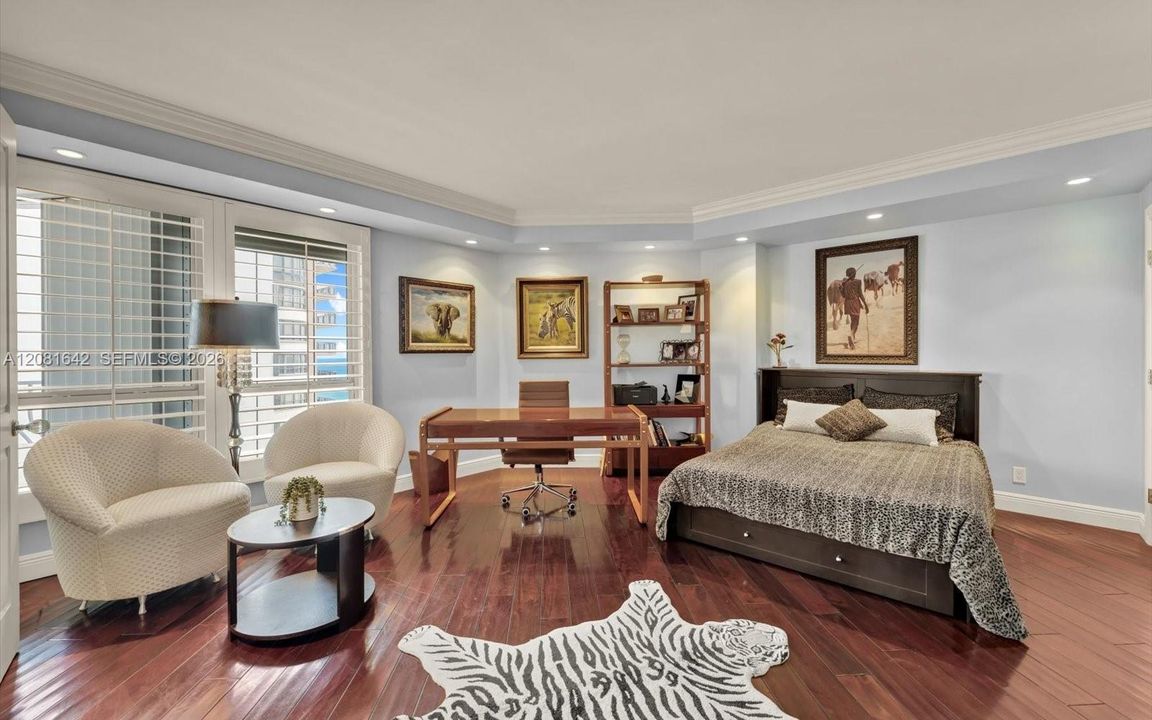 En Venta: $1,995,000 (2 camas, 3 baños, 2525 Pies cuadrados)