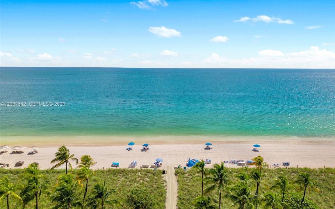En Venta: $1,995,000 (2 camas, 3 baños, 2525 Pies cuadrados)