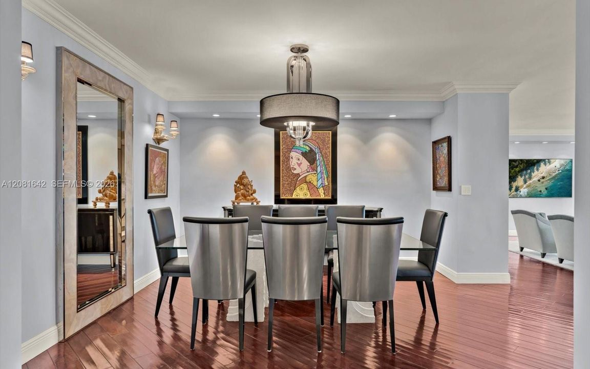 En Venta: $1,995,000 (2 camas, 3 baños, 2525 Pies cuadrados)