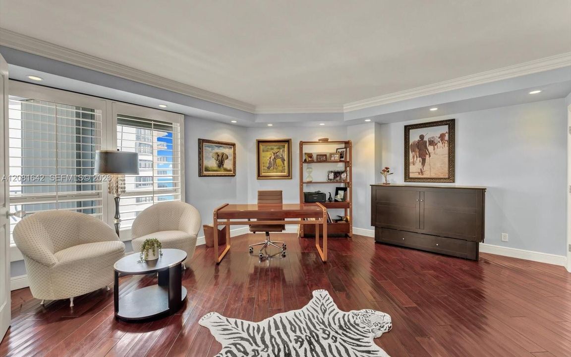 En Venta: $1,995,000 (2 camas, 3 baños, 2525 Pies cuadrados)