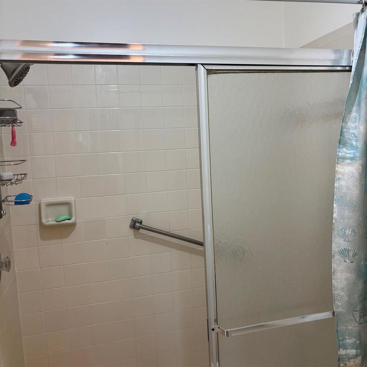 24-bathroom-shower-glass-doors-copy