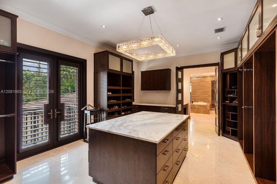 For Sale: $7,995,000 (5 beds, 6 baths, 9430 Square Feet)