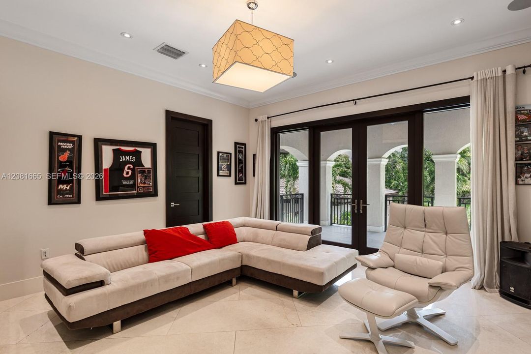 For Sale: $7,995,000 (5 beds, 6 baths, 9430 Square Feet)