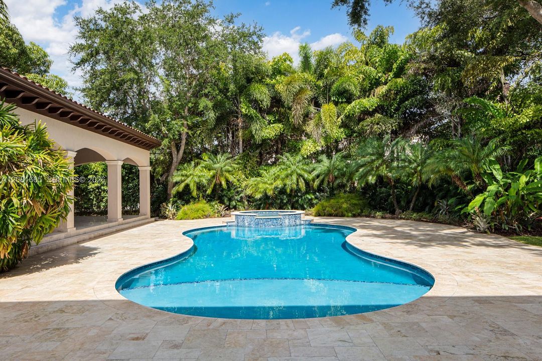 For Sale: $7,995,000 (5 beds, 6 baths, 9430 Square Feet)