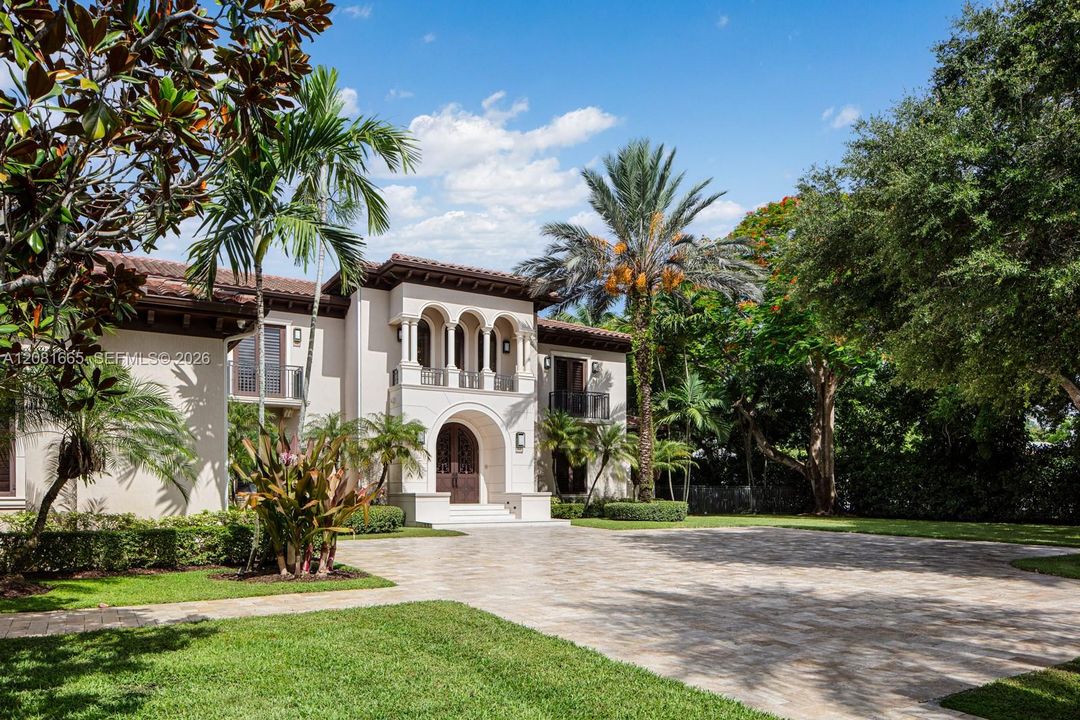 For Sale: $7,995,000 (5 beds, 6 baths, 9430 Square Feet)