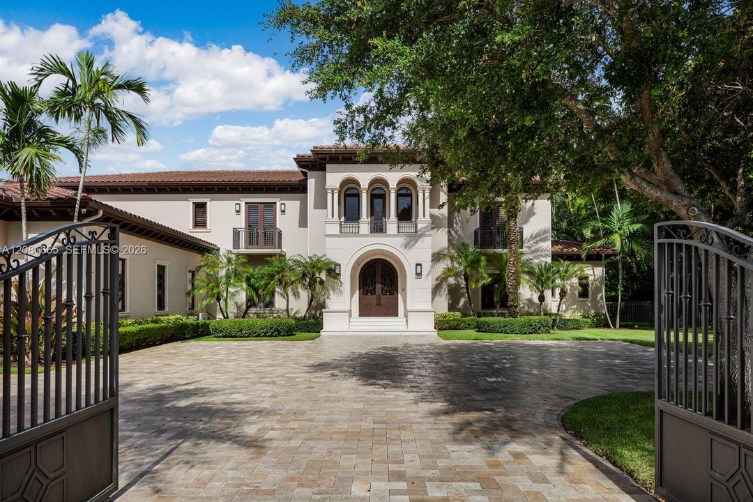 For Sale: $7,995,000 (5 beds, 6 baths, 9430 Square Feet)