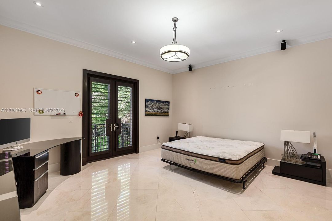 For Sale: $7,995,000 (5 beds, 6 baths, 9430 Square Feet)
