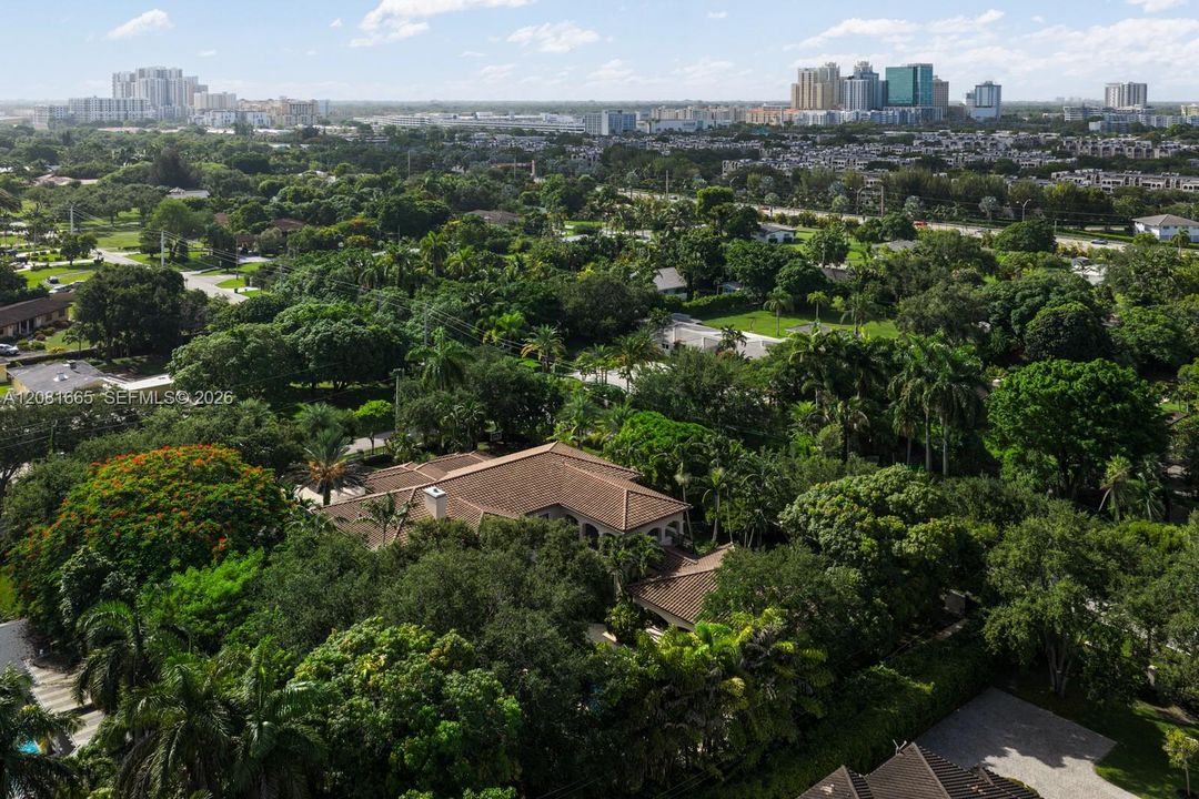For Sale: $7,995,000 (5 beds, 6 baths, 9430 Square Feet)