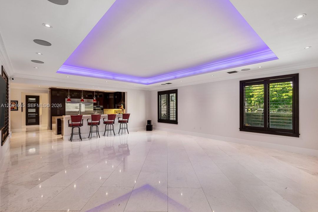 For Sale: $7,995,000 (5 beds, 6 baths, 9430 Square Feet)