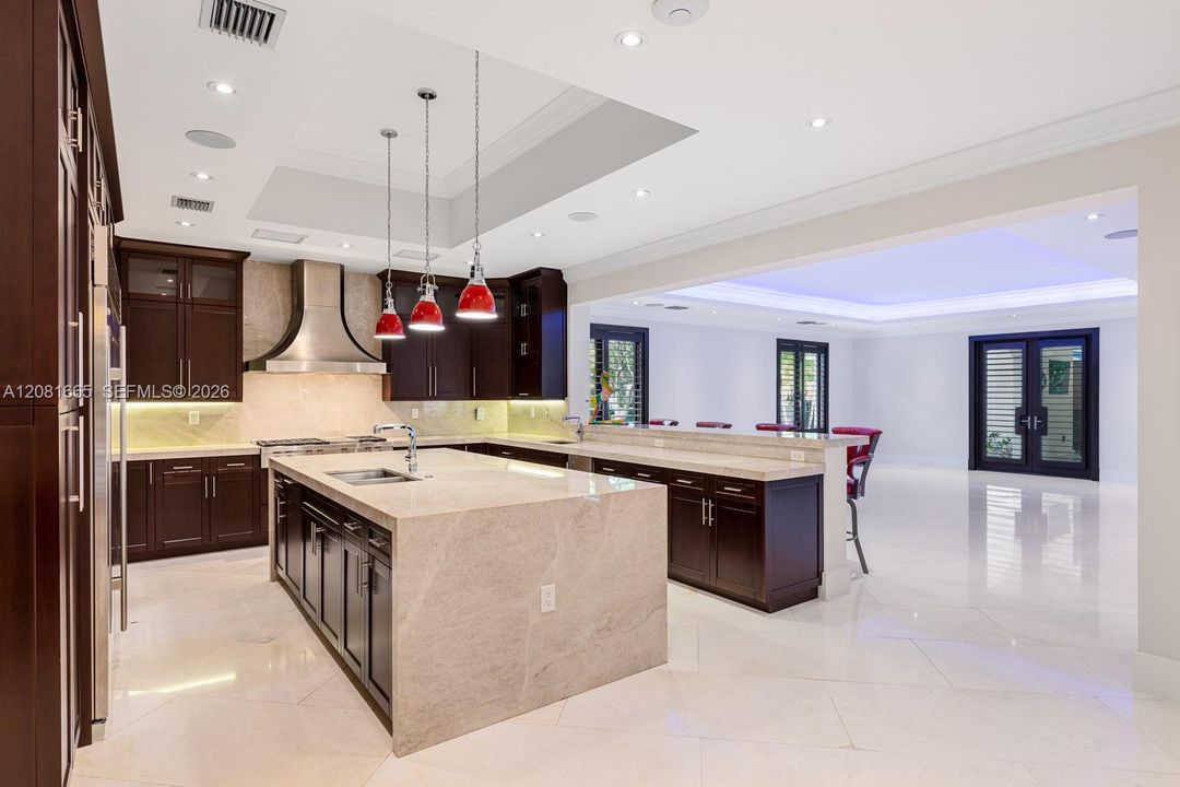 For Sale: $7,995,000 (5 beds, 6 baths, 9430 Square Feet)