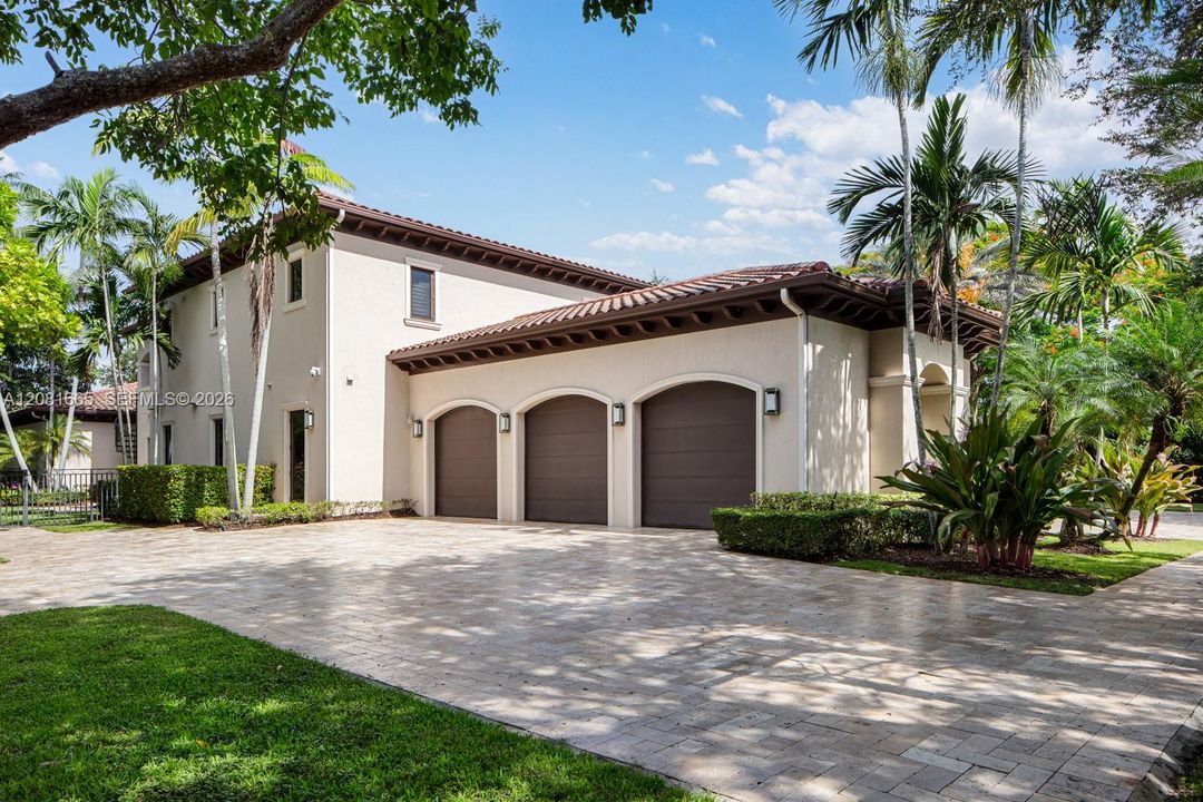 For Sale: $7,995,000 (5 beds, 6 baths, 9430 Square Feet)