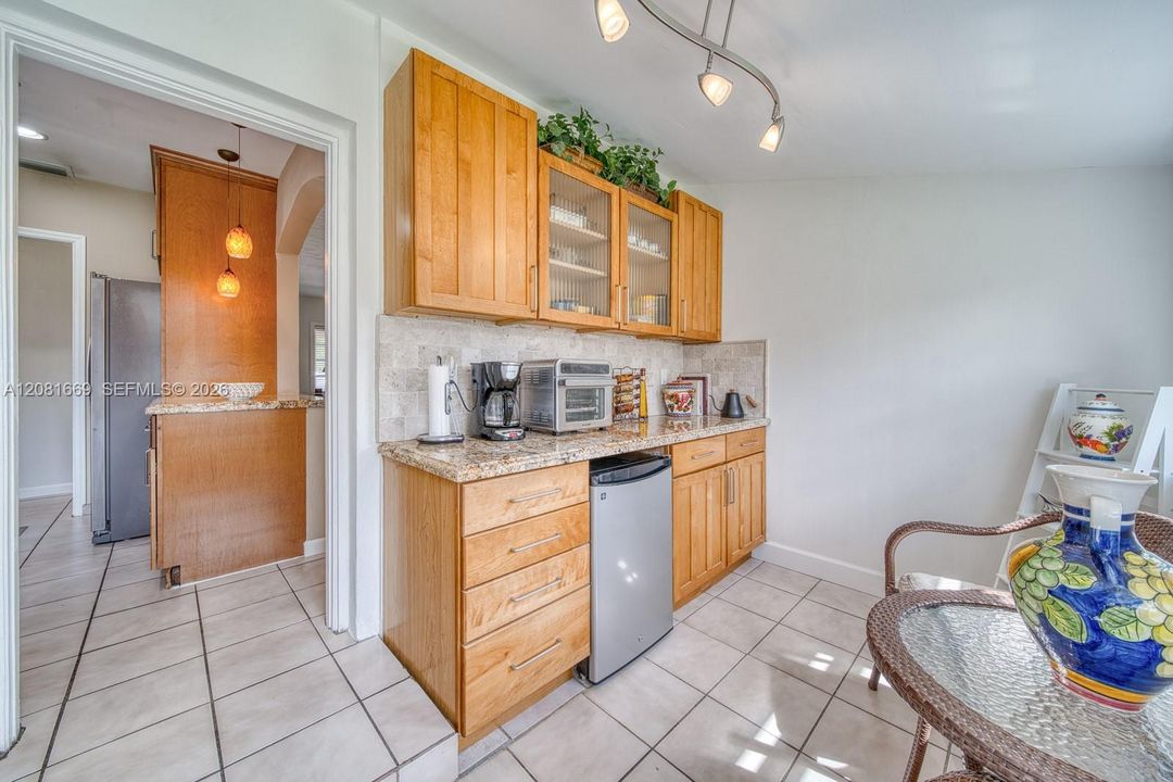 En Venta: $750,000 (4 camas, 2 baños, 1663 Pies cuadrados)