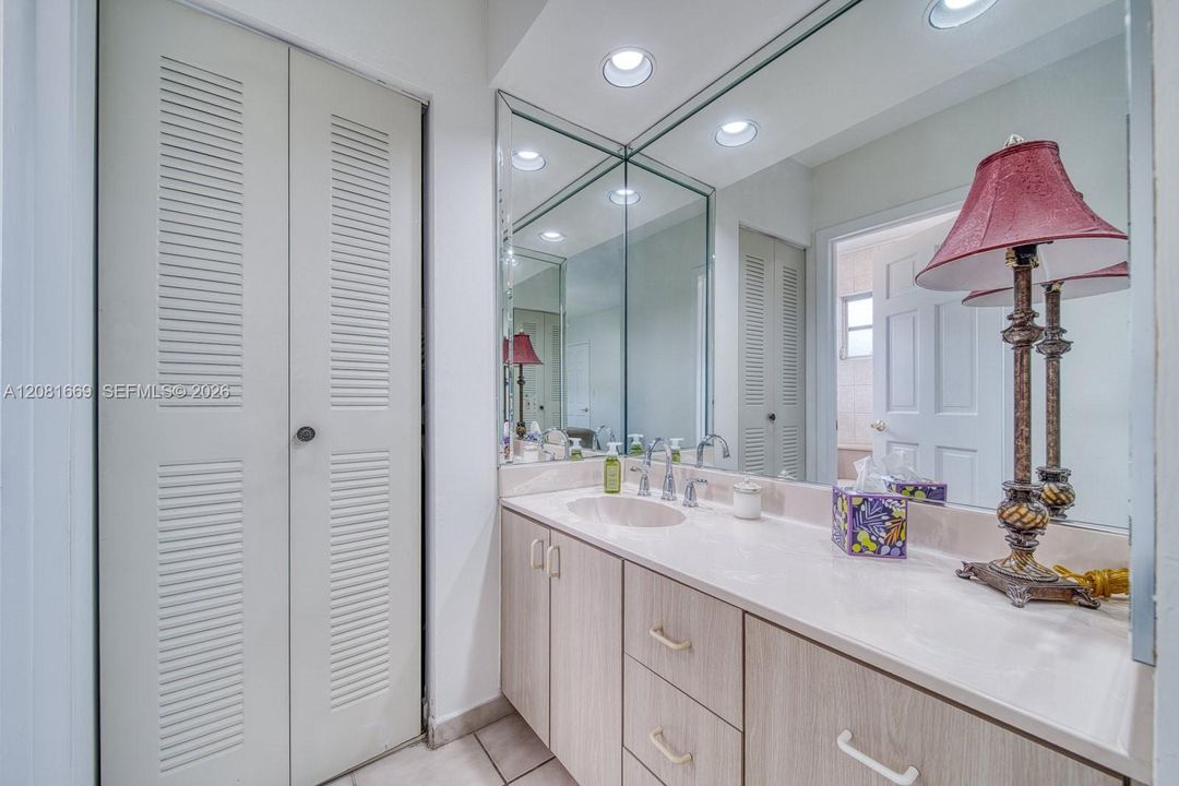 En Venta: $750,000 (4 camas, 2 baños, 1663 Pies cuadrados)