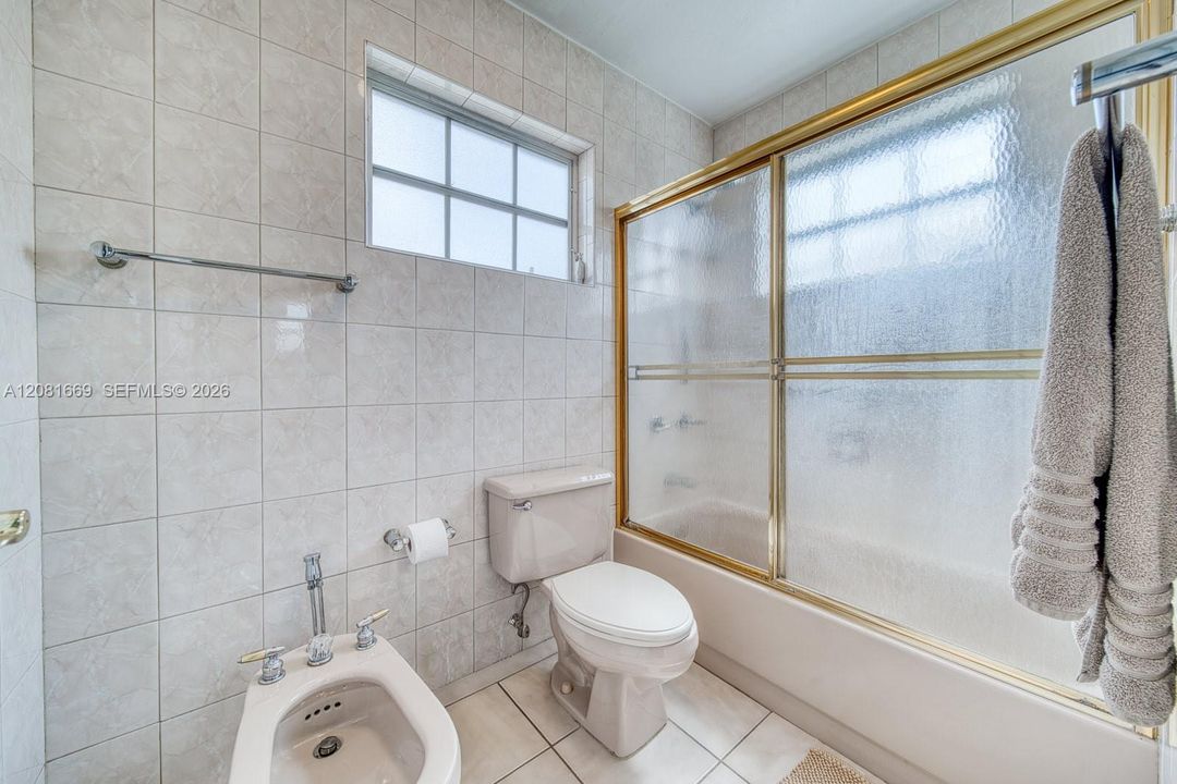 En Venta: $750,000 (4 camas, 2 baños, 1663 Pies cuadrados)
