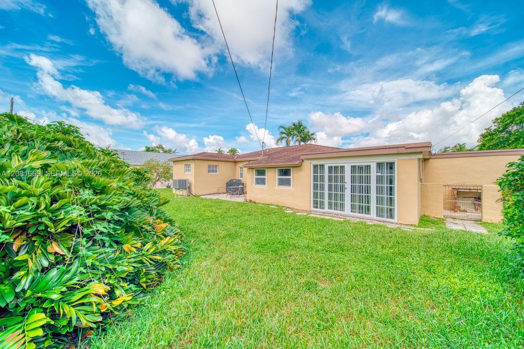 En Venta: $750,000 (4 camas, 2 baños, 1663 Pies cuadrados)