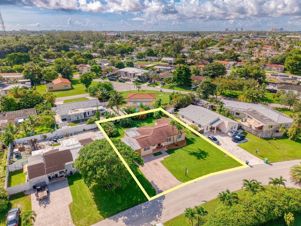 En Venta: $750,000 (4 camas, 2 baños, 1663 Pies cuadrados)