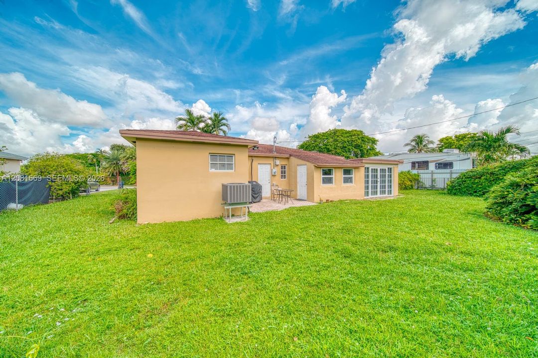 En Venta: $750,000 (4 camas, 2 baños, 1663 Pies cuadrados)