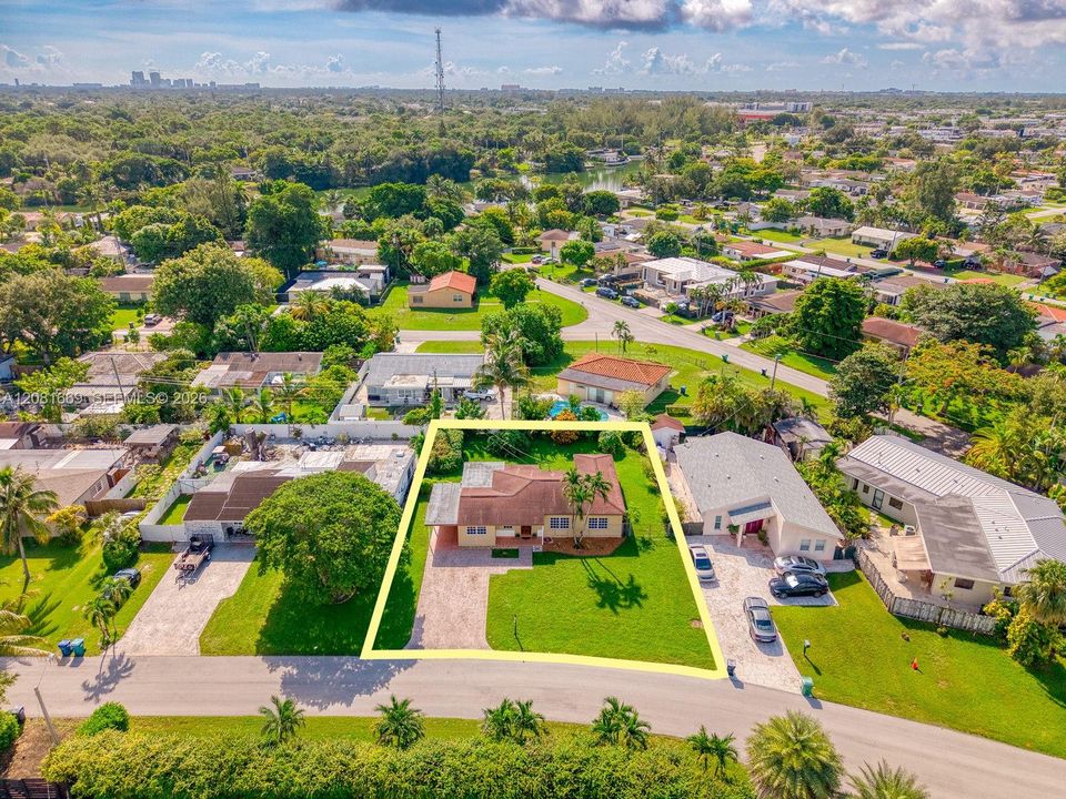 En Venta: $750,000 (4 camas, 2 baños, 1663 Pies cuadrados)